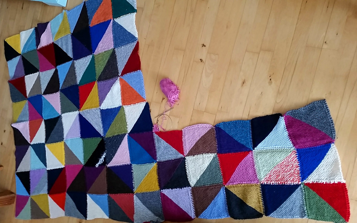 strikket tæppe